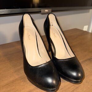 Anne Michelle closed toe black pumps, Size 9